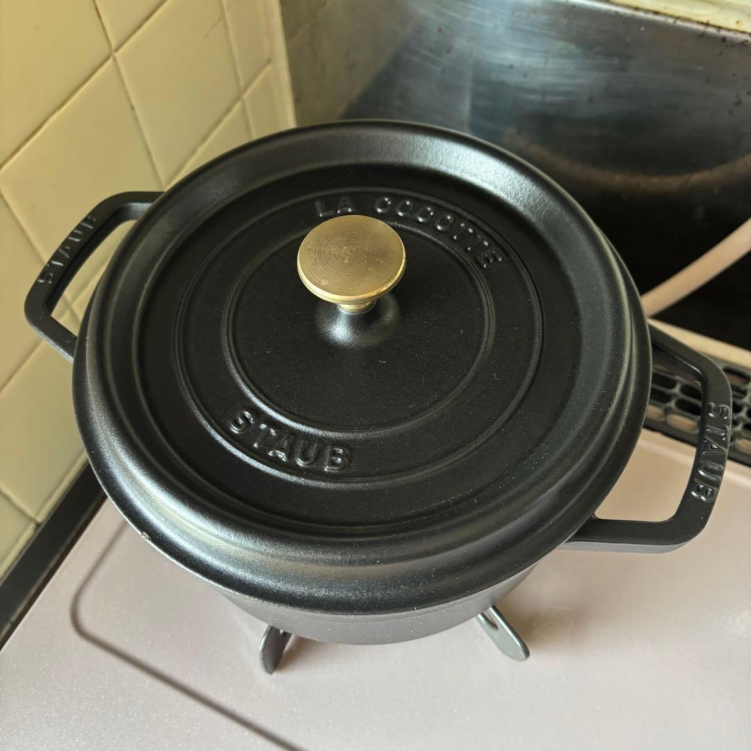 【美品】ストウブstaubピコココット ラウンド 22cm 人気マッドブラック色
