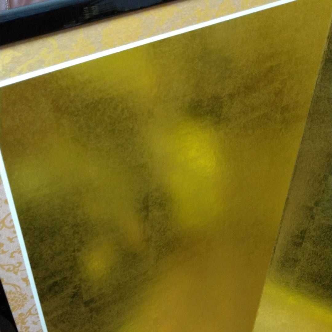 金箔の屏風と子供用、甲冑