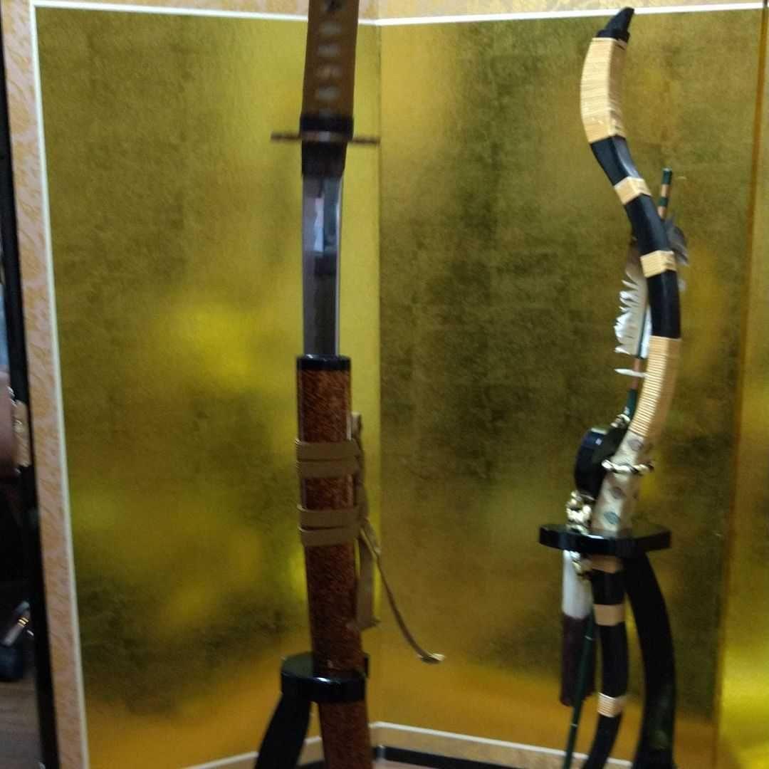 金箔の屏風と子供用、甲冑