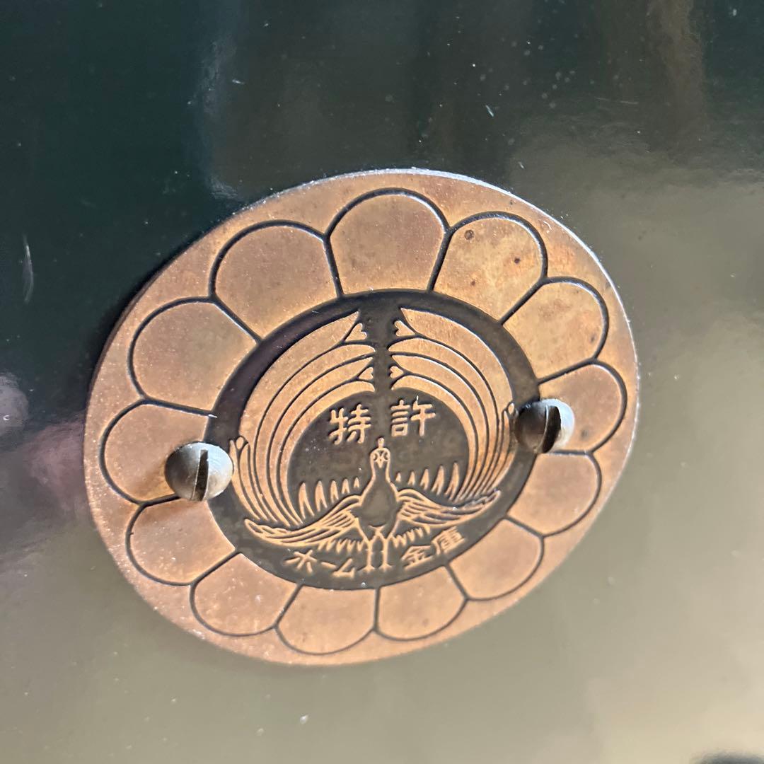 昭和レトロな中型金庫（グリーン色／高４５、幅３１、奥２８㌢／重約２７㌕）