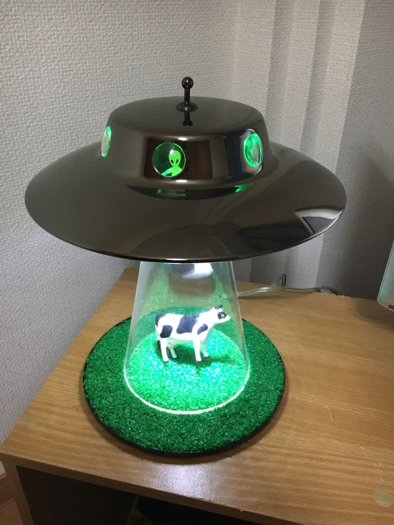 アブダクションUFO型 ランプ 牛のフィギュア付き