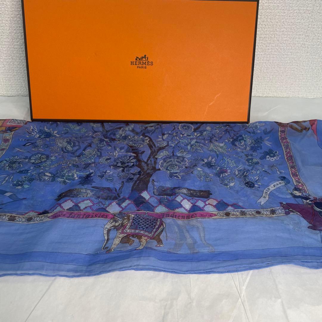 エルメス　HERMES シルクスカーフ 花と動物のモチーフ