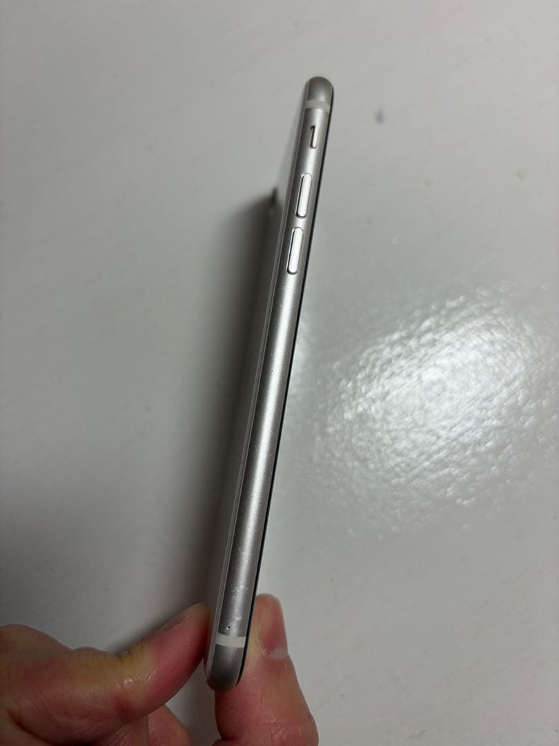 iPhone SE (第3世代) スターライト バッテリー87% 付属品付き