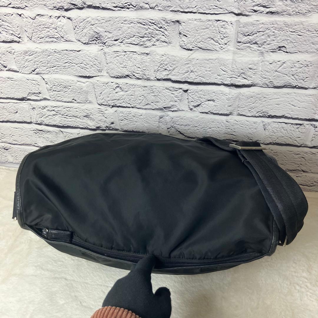 プラダ✨三角ロゴ 大容量 A4 2層式 メッセンジャーバッグ ショルダー 黒