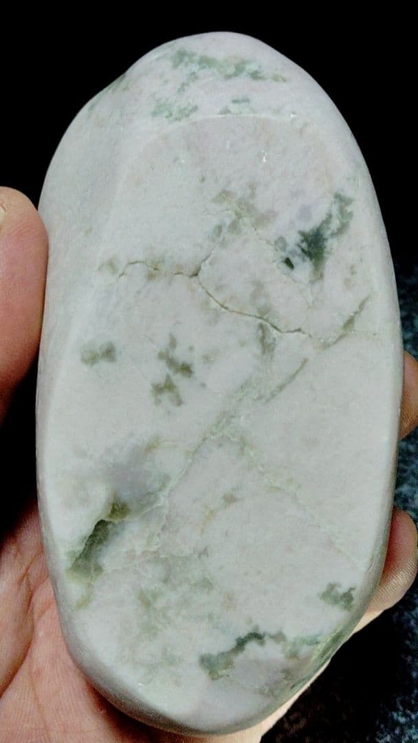 ★翡翠原石★糸魚川ピンク翡翠【須沢海岸・磨き・底カット801ｇ】