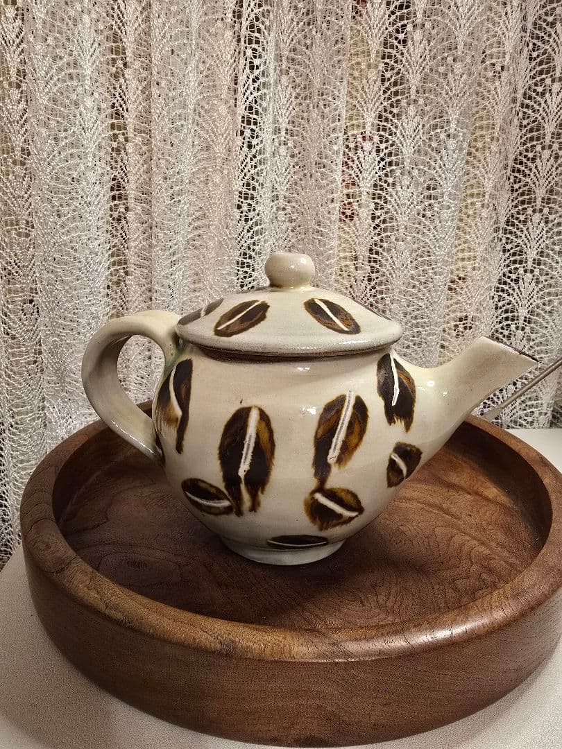 週末セール！！工房十鶴　コーヒー豆模様の陶器ティーポット　やちむん