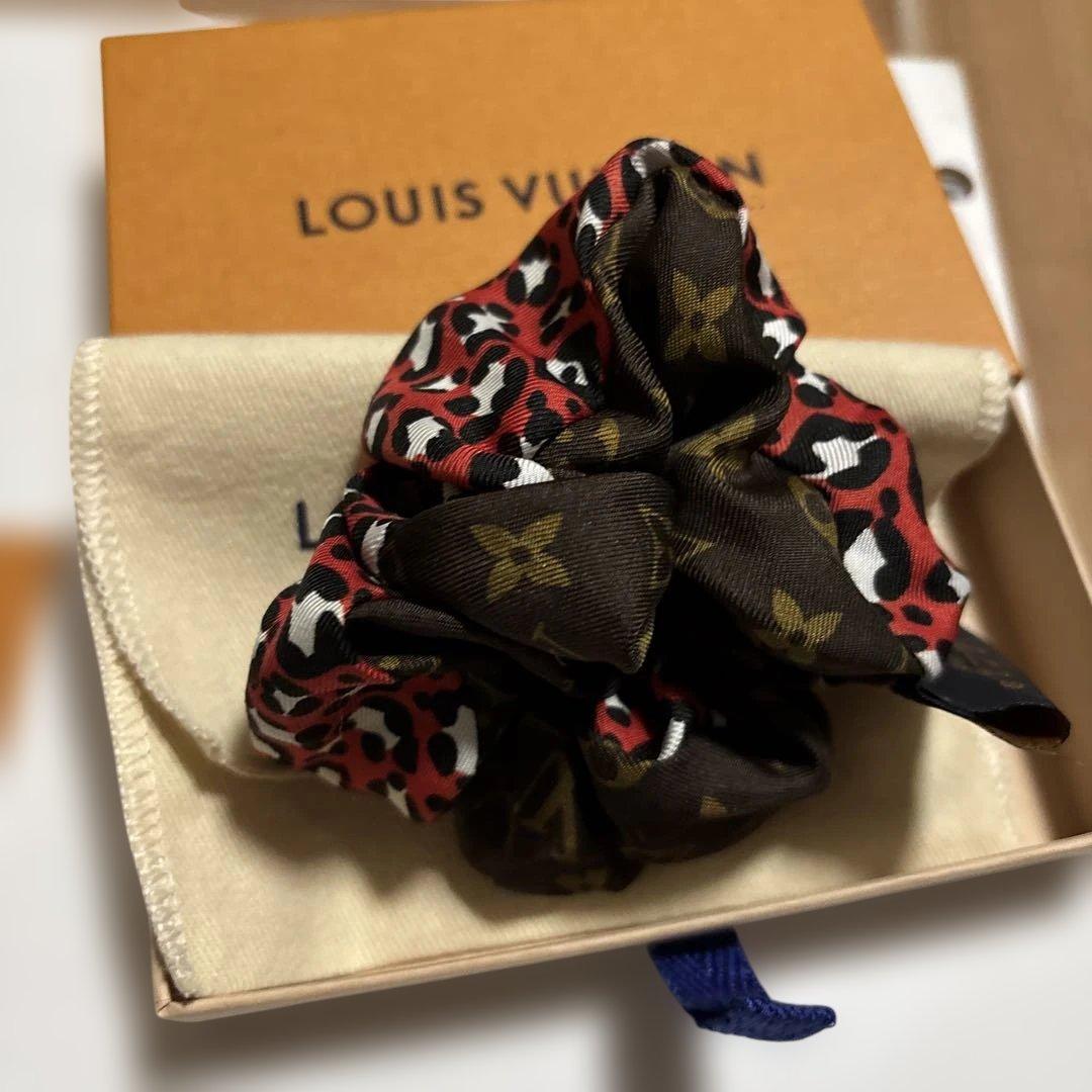 Louis Vuitton レオパード柄 シュシュ