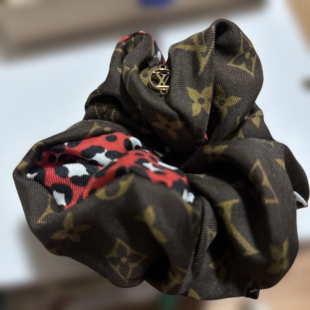 Louis Vuitton レオパード柄 シュシュ