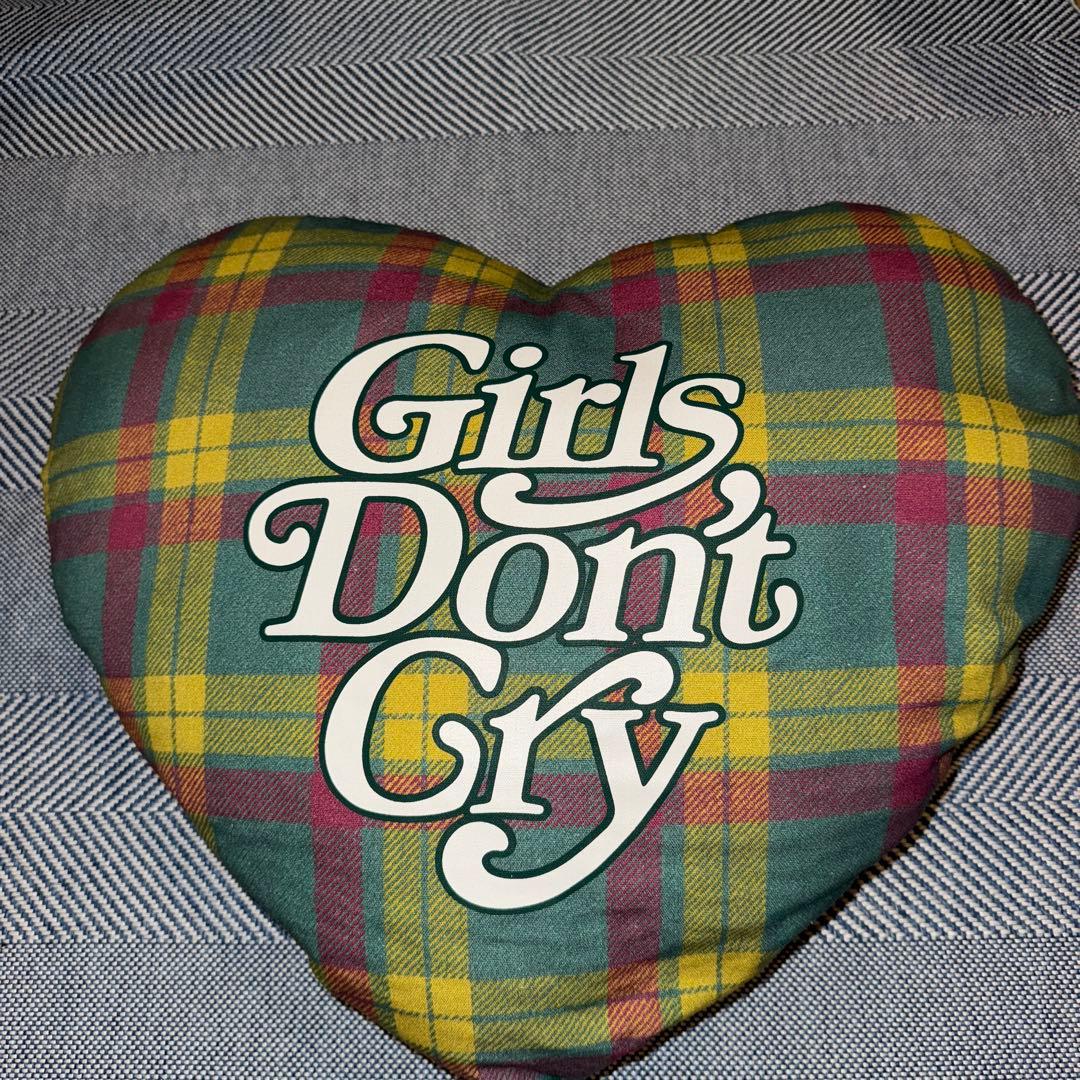 Girls don't cry クッション　伊勢丹購入　伊勢丹カラー　緑　ピロー