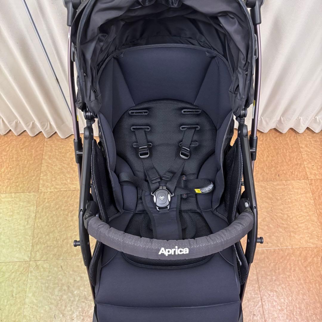 クリーニング済☆綺麗☆アップリカ　オプティアクッション　プレミアム　革調ハンドル