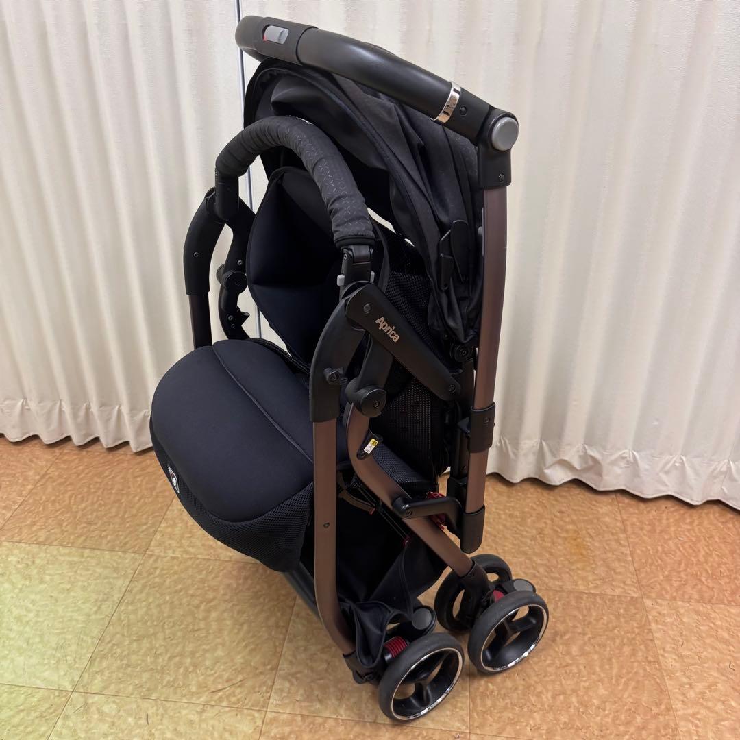 クリーニング済☆綺麗☆アップリカ　オプティアクッション　プレミアム　革調ハンドル