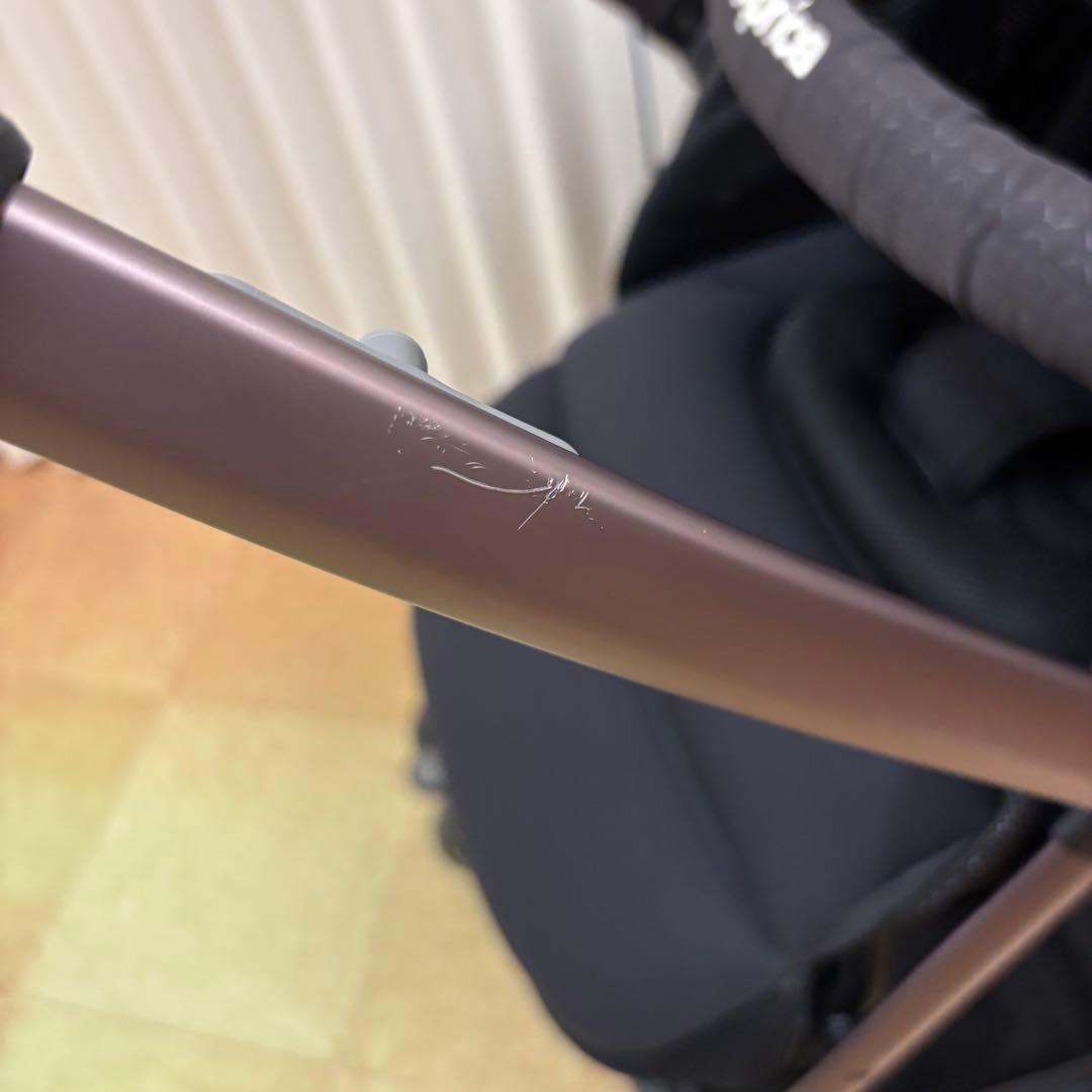 クリーニング済☆綺麗☆アップリカ　オプティアクッション　プレミアム　革調ハンドル