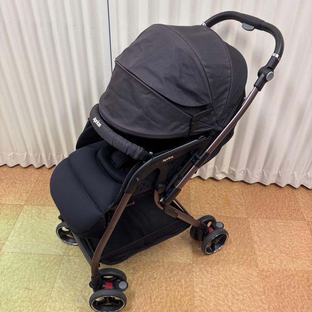 クリーニング済☆綺麗☆アップリカ　オプティアクッション　プレミアム　革調ハンドル