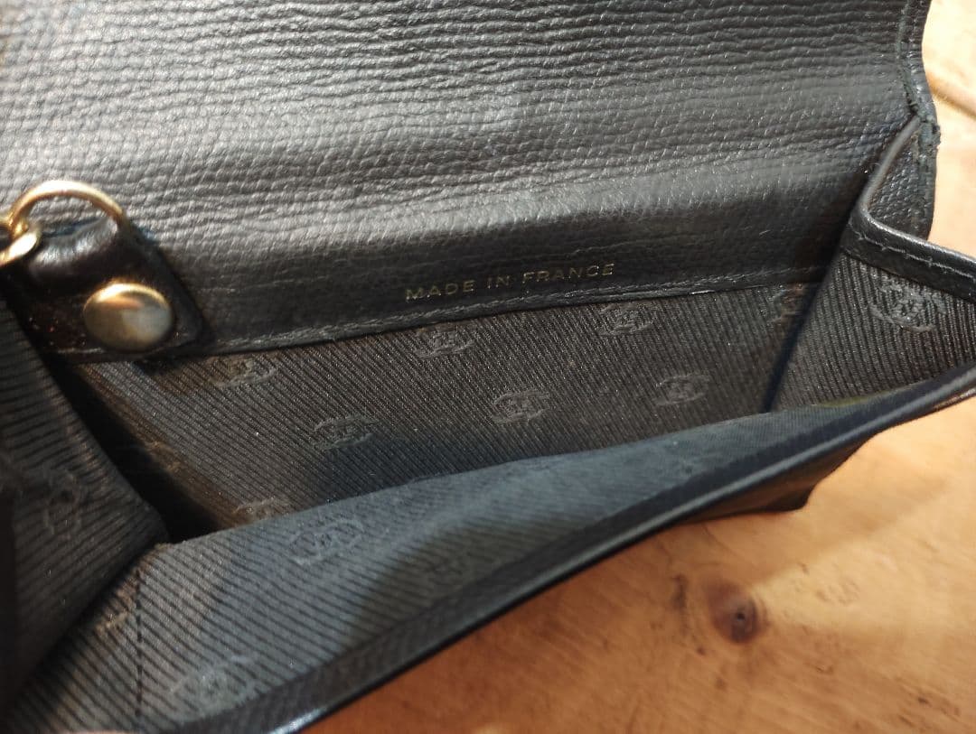 鑑定済CHANEL ブラックレザー 折り財布 チェーン付きシャネルフランス製