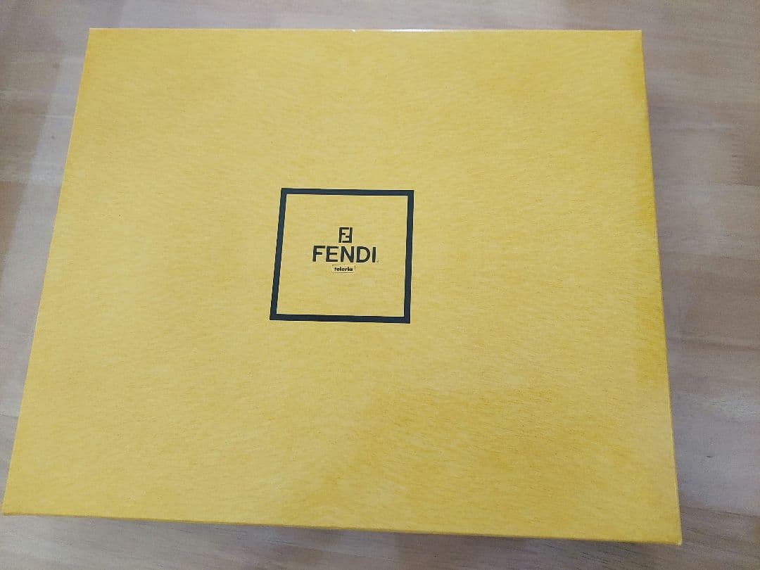 FENDI バスタオル 箱入り　フェンディ2760256Ｈ•未使用
