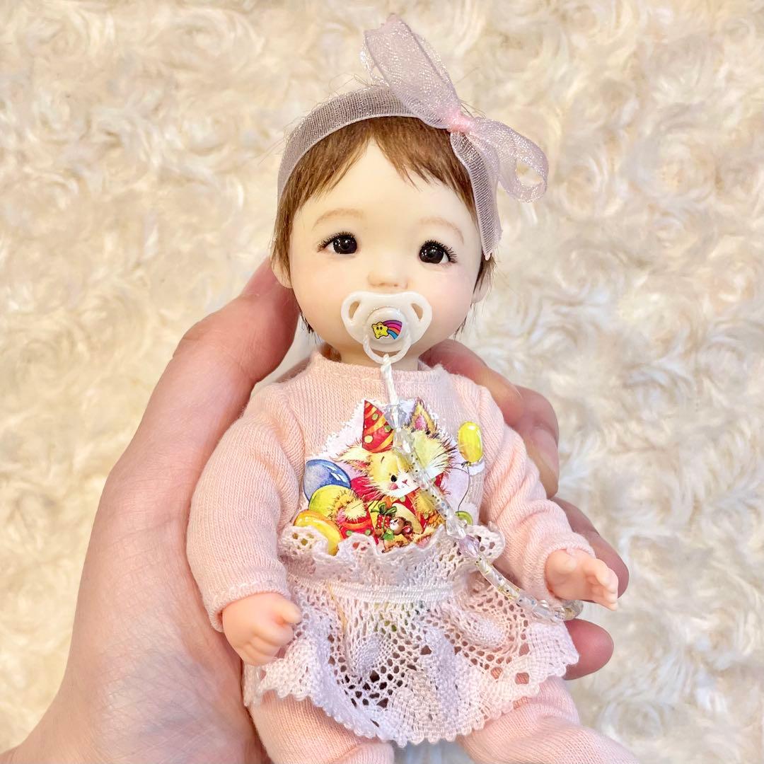 樹脂粘土ベビー　おしゃぶりベビー　リボン