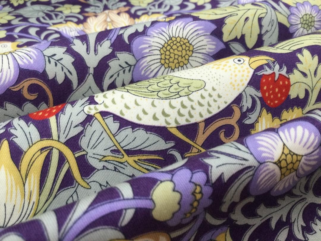 V＆A　いちご泥棒　掛けふとんカバーNo.107 　2組　色違いセット