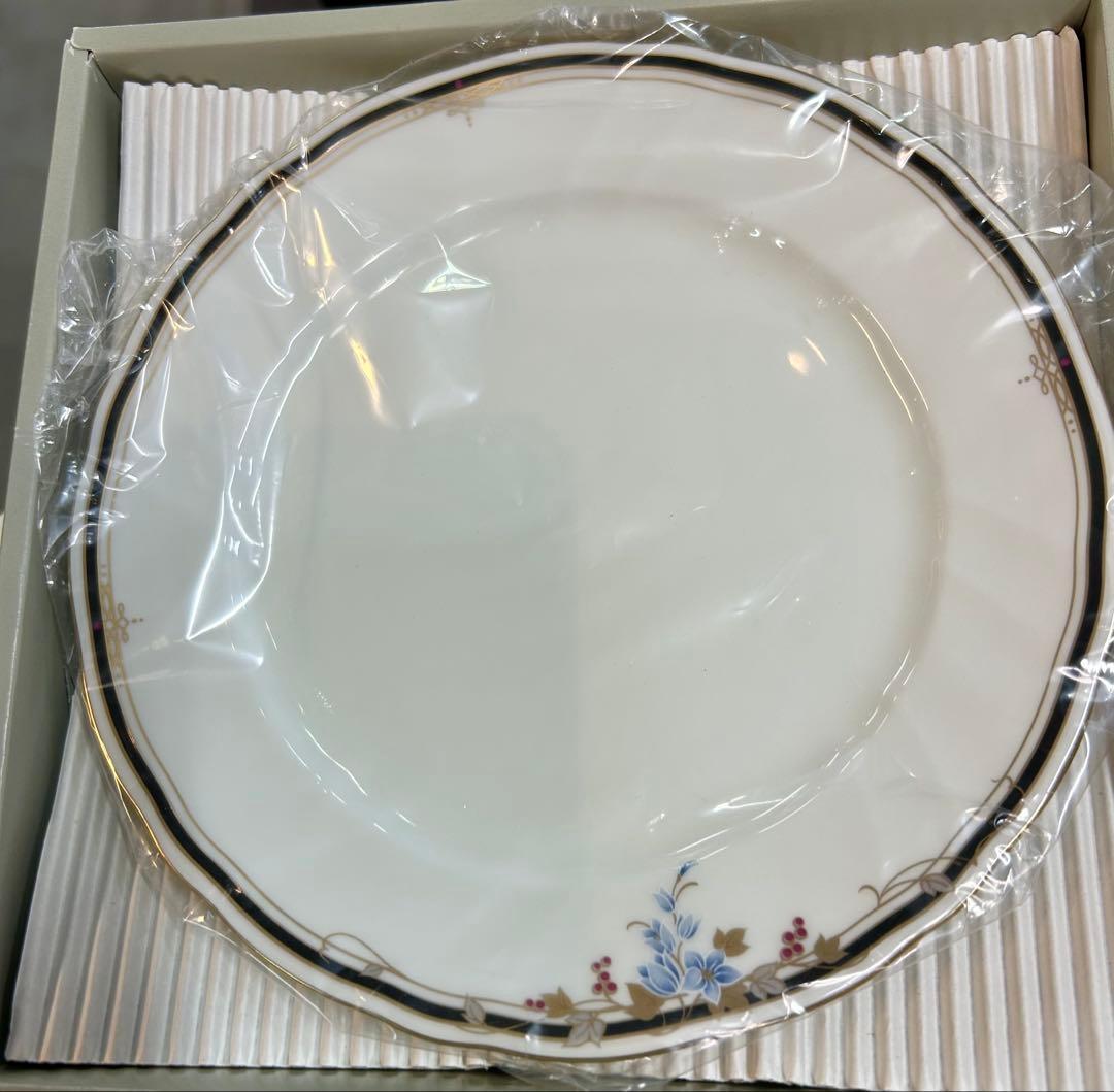 未使用箱入りNARUMI 食器　カップ　プレート　ギフト　まとめて