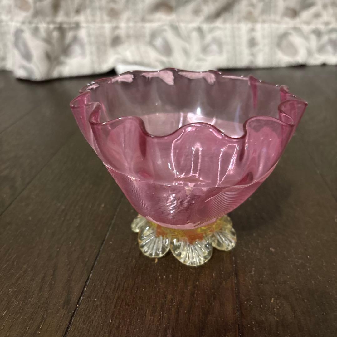ピンクフリルエッジガラスボウル 20cm