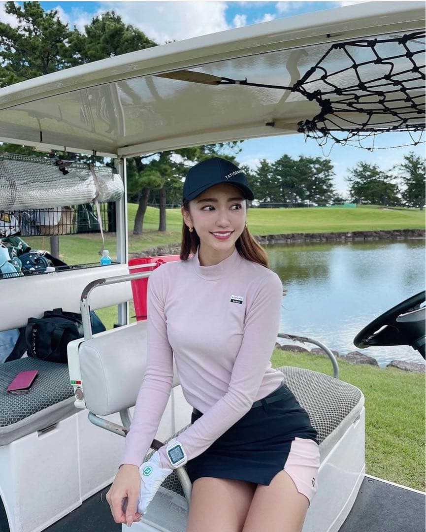 テーラーメイドゴルフ　上下②点セット　ハイネックセーター　スリットスカート