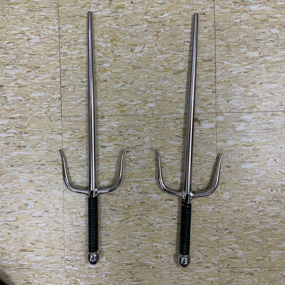 空手演舞等でしようする釵