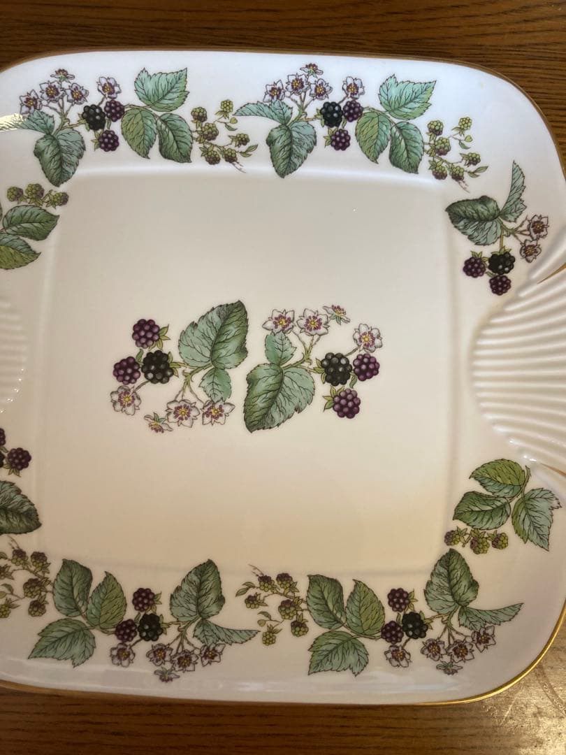 ロイヤルウースターラビニアなの四角皿