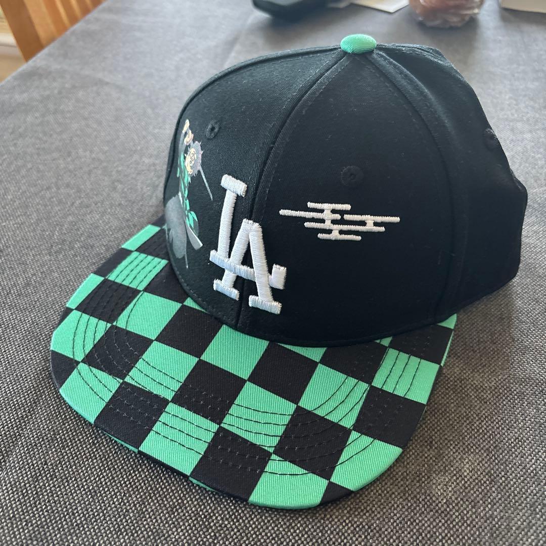 鬼滅の刃 LAロゴ キャップ