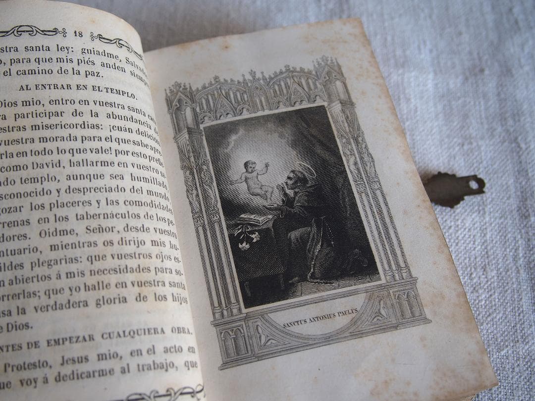 ミサ典礼書 白蝶貝象嵌と金彩装飾の古い本 留め金付きのカトリック祈祷書/K370