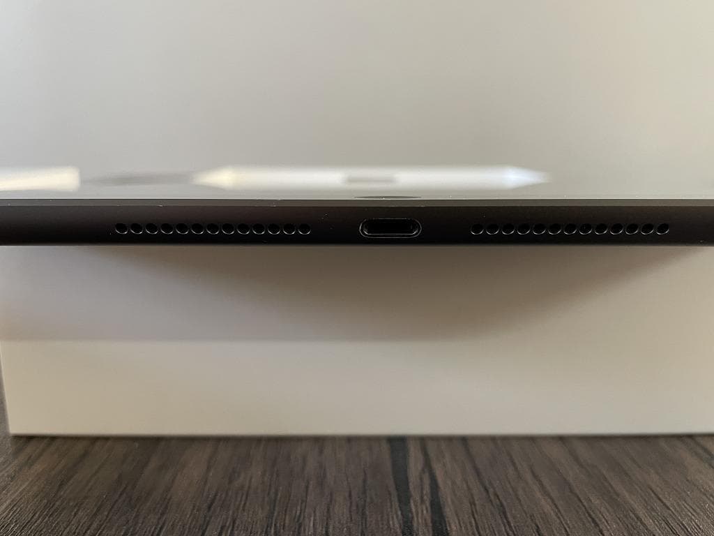 ②【美品】iPad Apple 第9世代　Wi-Fiモデル　64GB