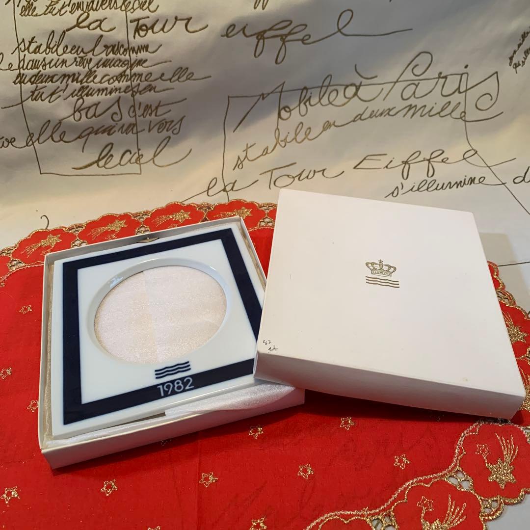 ロイヤルコペンハーゲン　ビンテージの1982年の陶器の記念の写真入れ額！