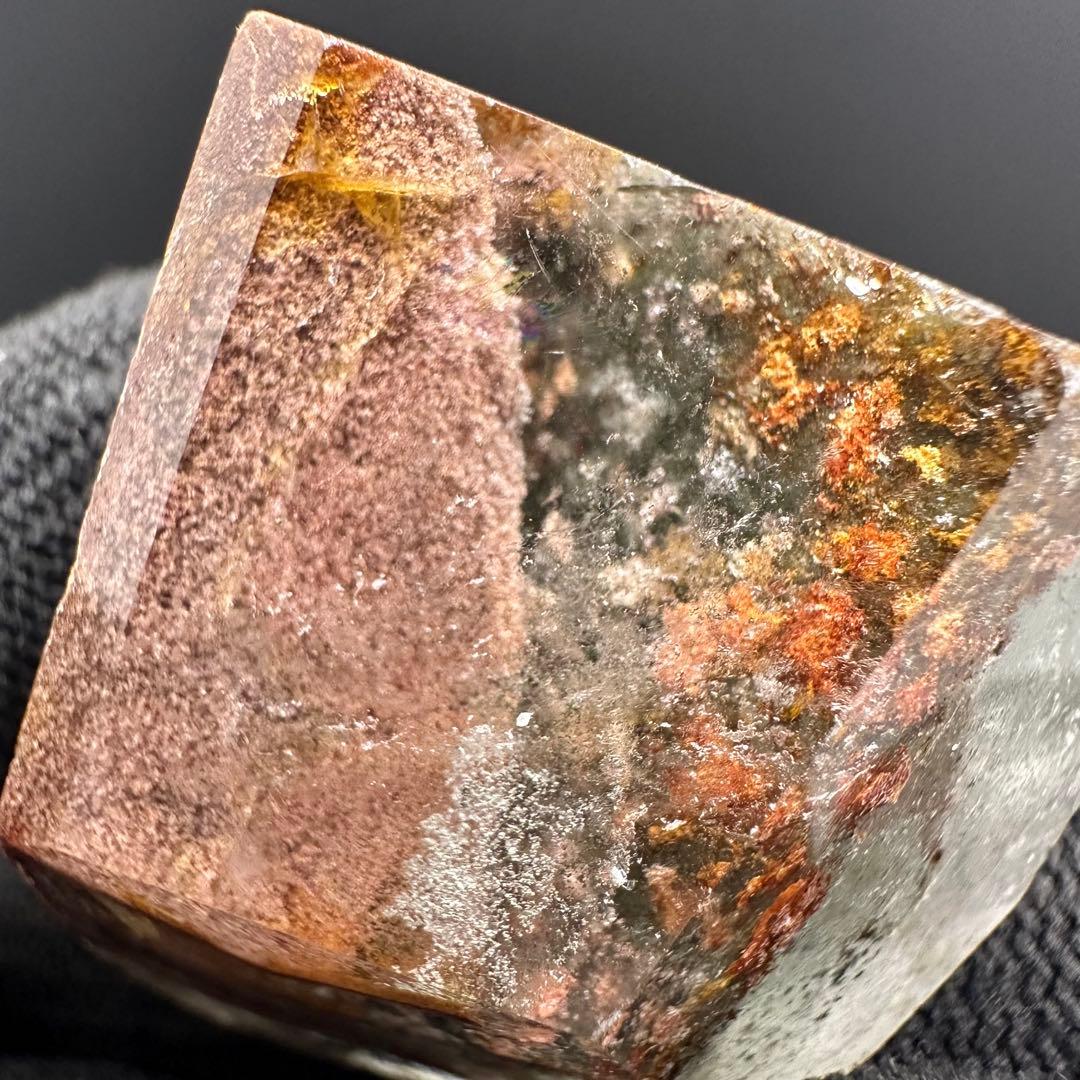 ガーデンクォーツピンクオレンジ花畑ファントム有レインボー入り天然石フリーカット