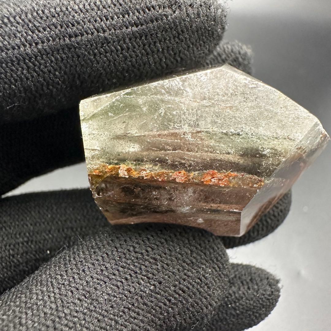 ガーデンクォーツピンクオレンジ花畑ファントム有レインボー入り天然石フリーカット