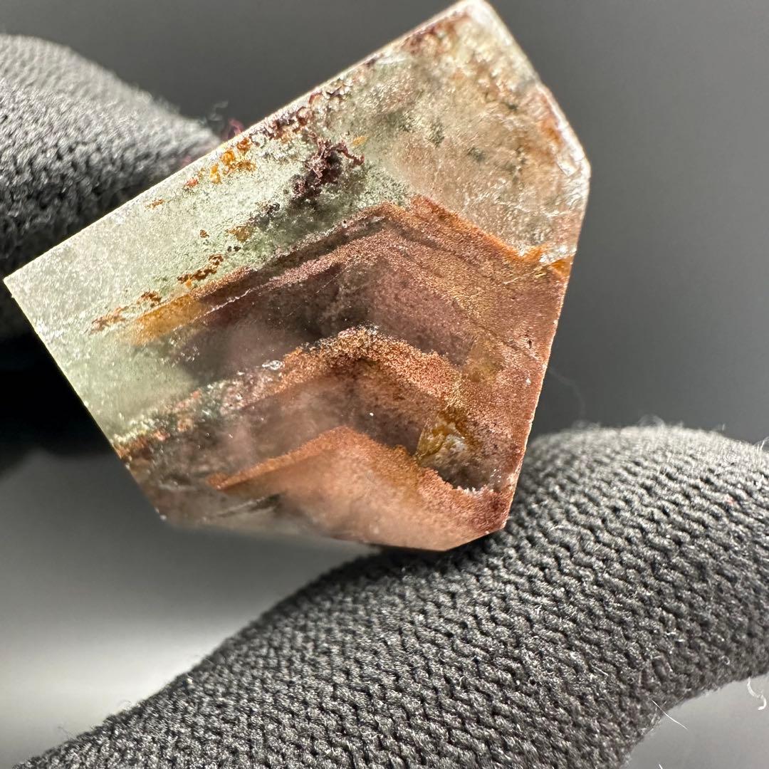 ガーデンクォーツピンクオレンジ花畑ファントム有レインボー入り天然石フリーカット