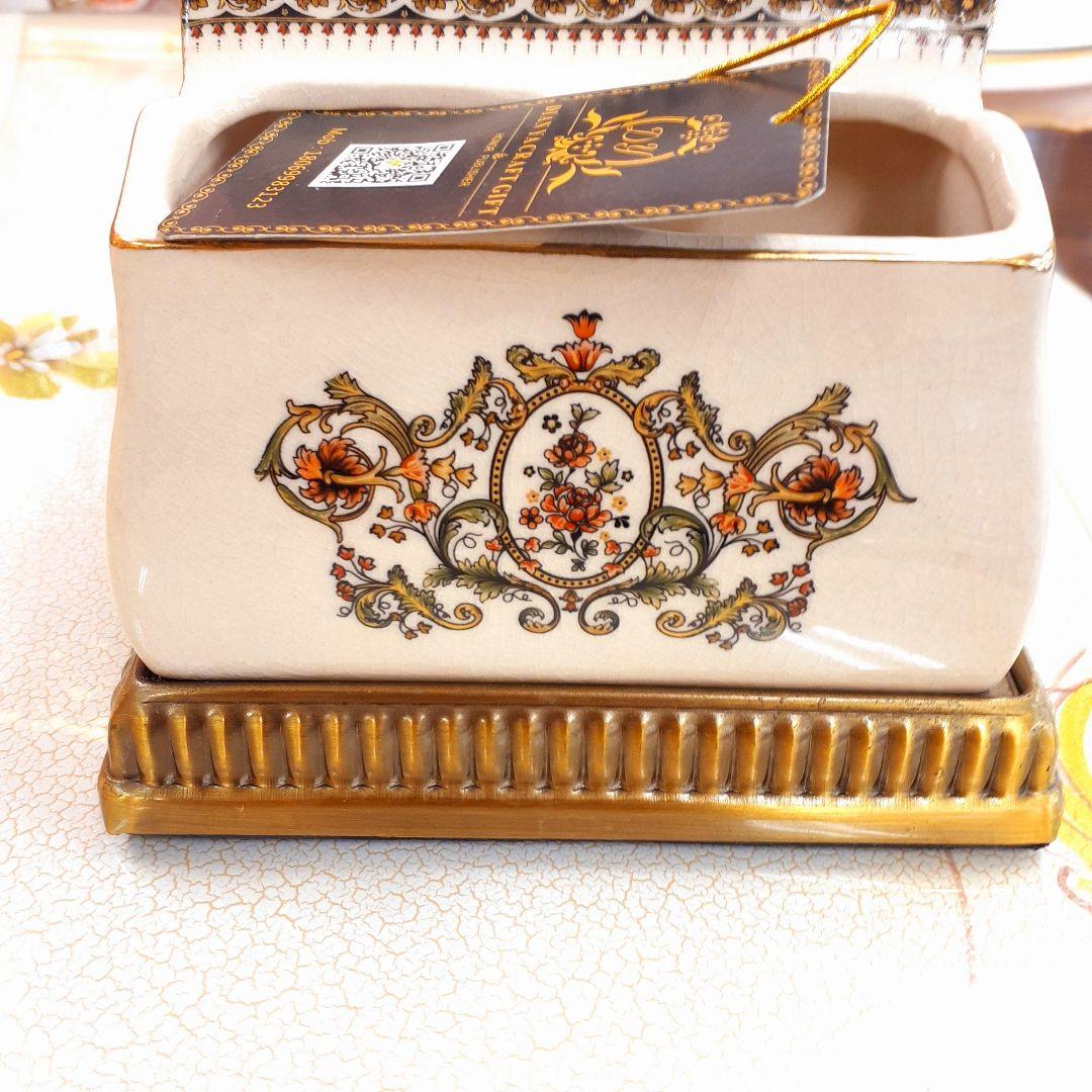 輸入雑貨　シノワズリ　『薔薇のティッシュBOX』　薔薇柄　小物入れ　陶器