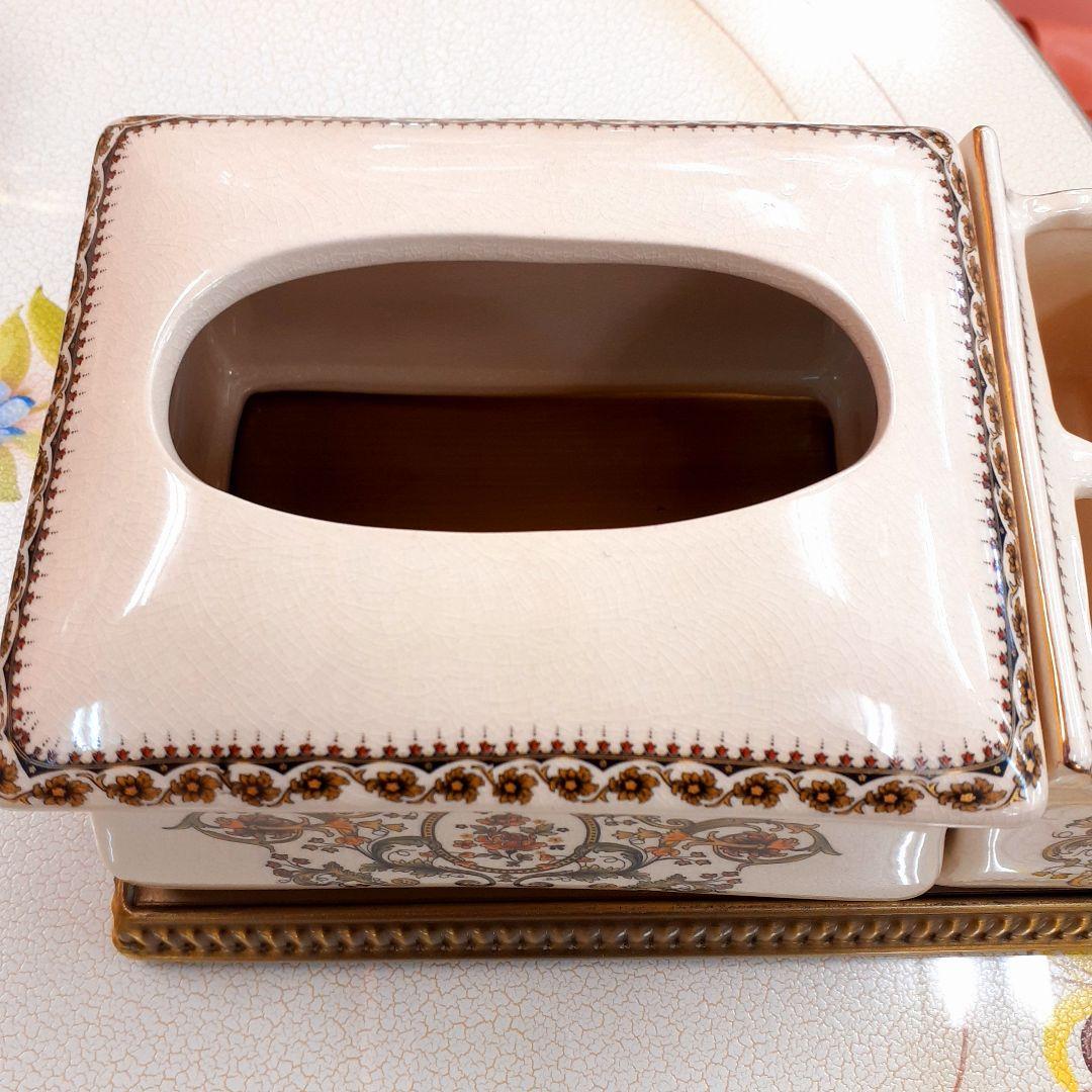 輸入雑貨　シノワズリ　『薔薇のティッシュBOX』　薔薇柄　小物入れ　陶器