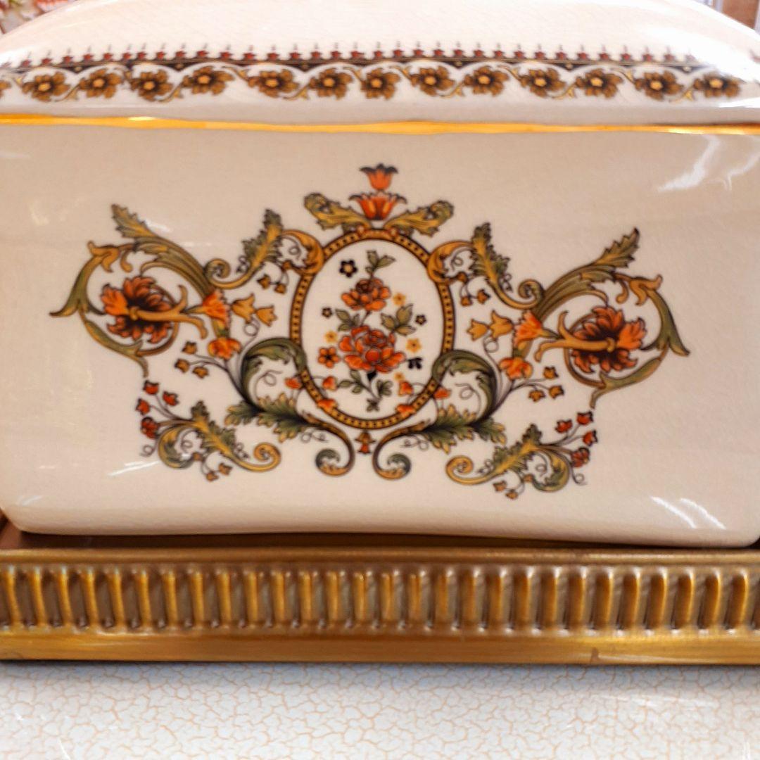 輸入雑貨　シノワズリ　『薔薇のティッシュBOX』　薔薇柄　小物入れ　陶器