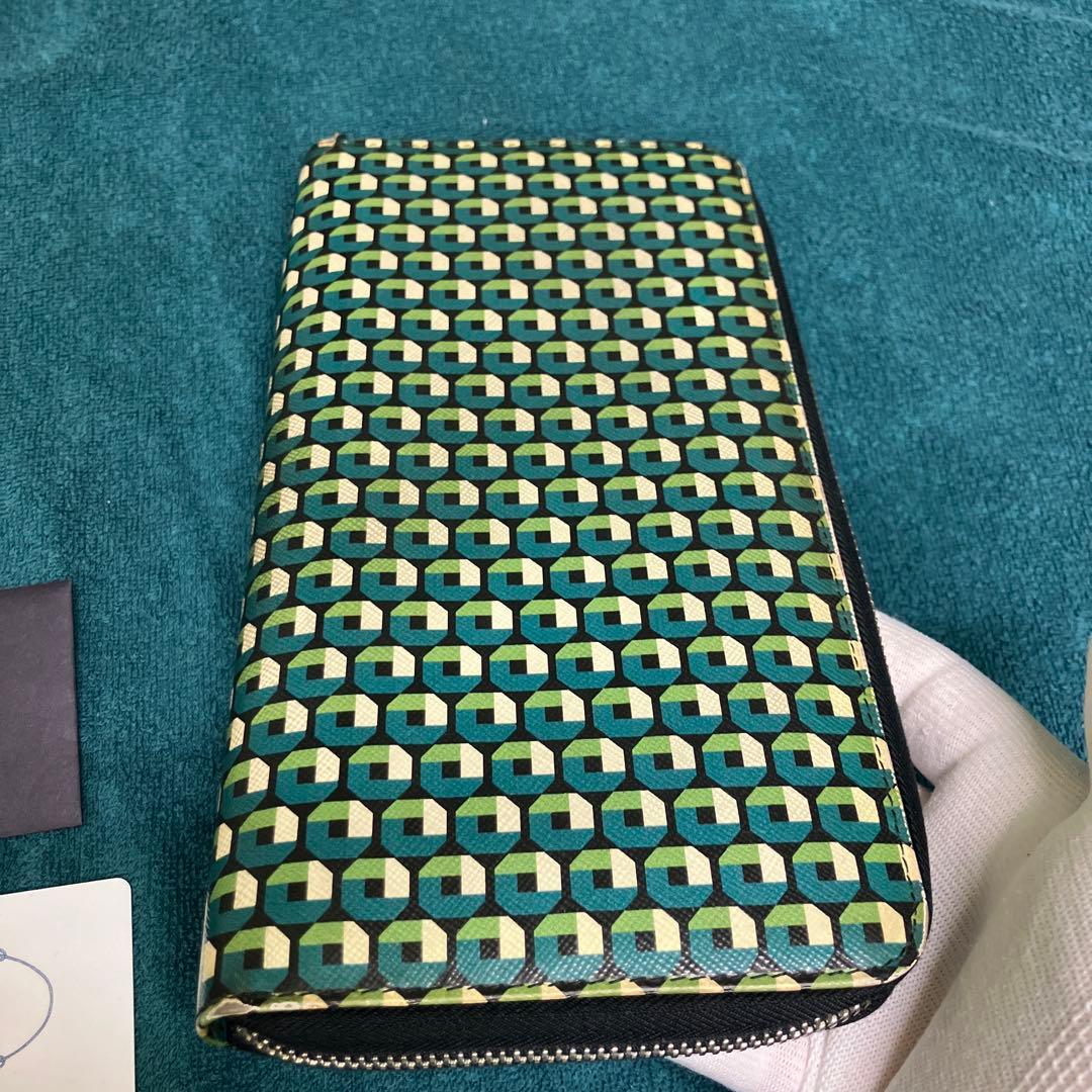 PRADA 幾何学模様 長財布