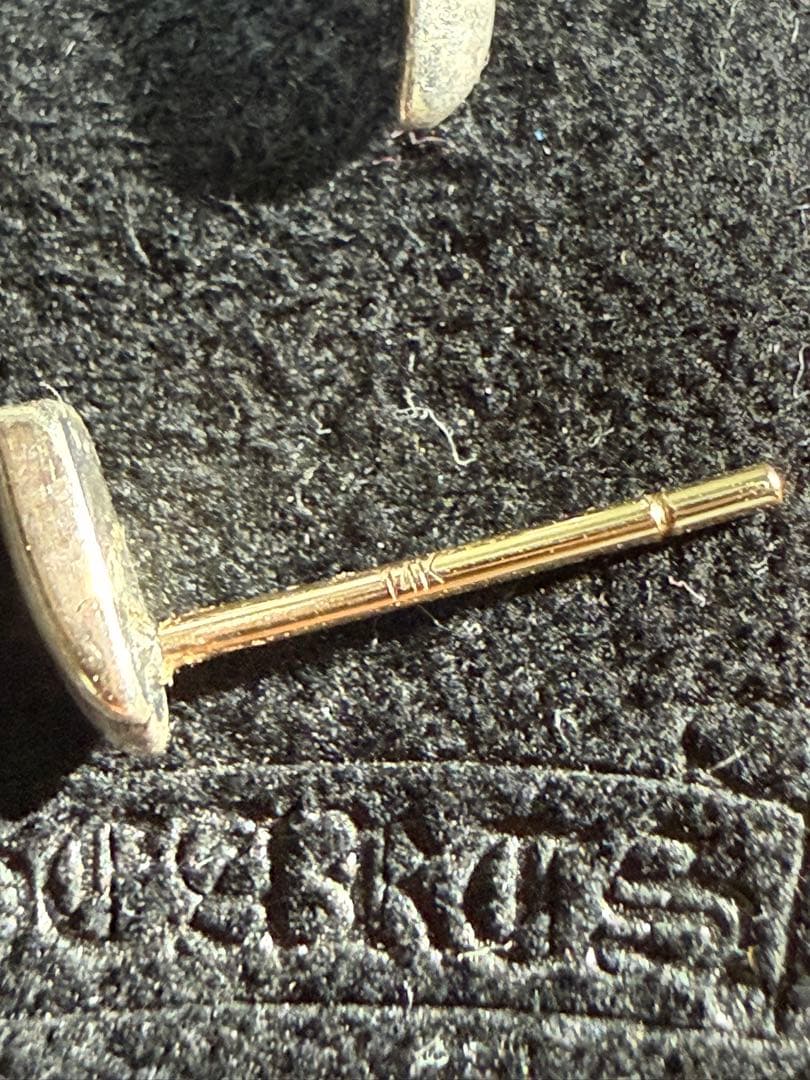 クロムハーツ タイニークロス ピアス