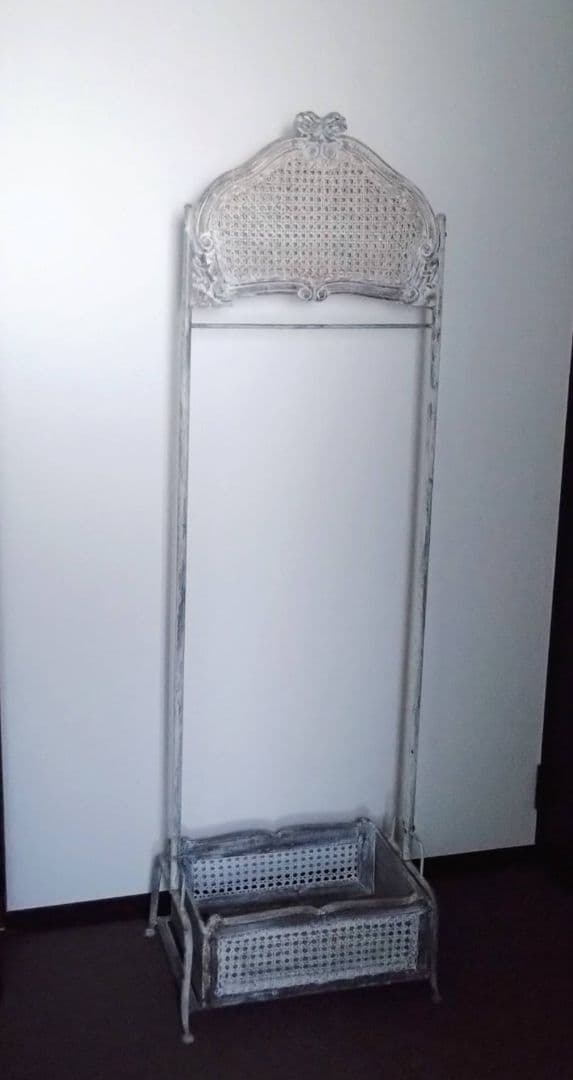 サラグレースのアンティークハンガーラック