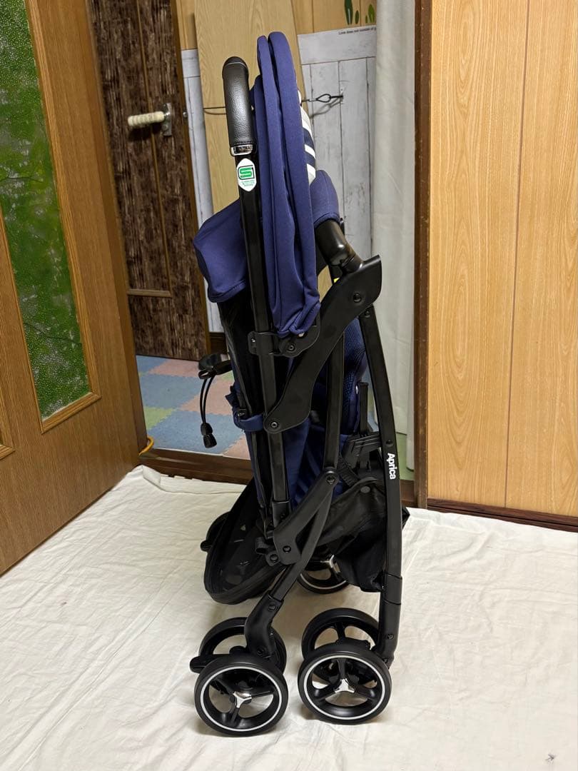 アップリカ クルリー ベビーカー 横スライド 超美品 軽量 替えシート付 清掃済