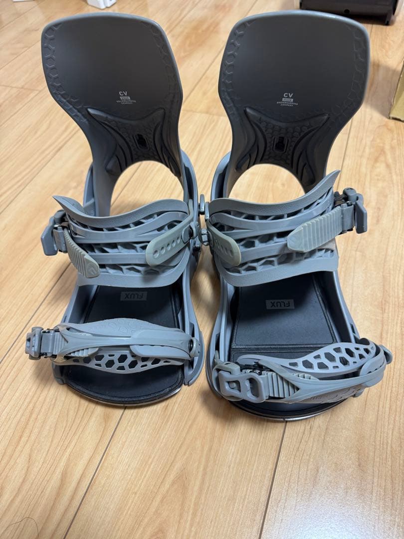 美品　FLUX CV Mサイズ　23-24