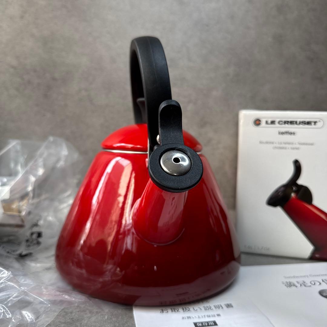 新品！LE CREUSET ル・クルーゼケトルコーン チェリーレッド　クリスマス