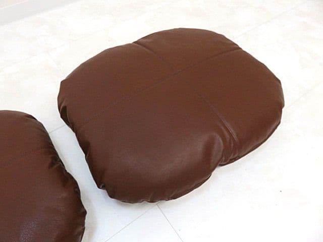 展示品　本革クッション2個セット　54ｃｍ×45ｃｍ　総革クッション