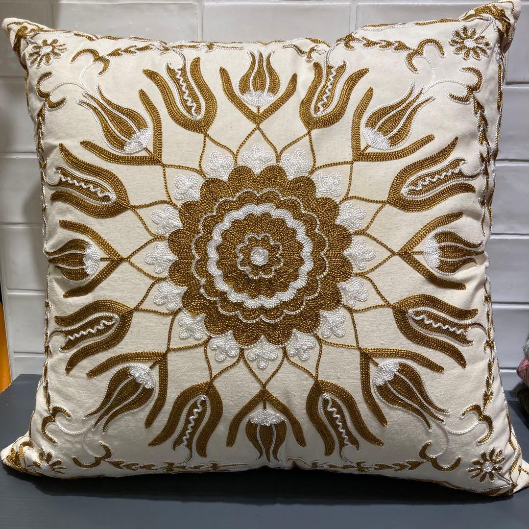 SALE！【新品未使用】トルコ製シルクスザニ刺繍クッションカバー大
