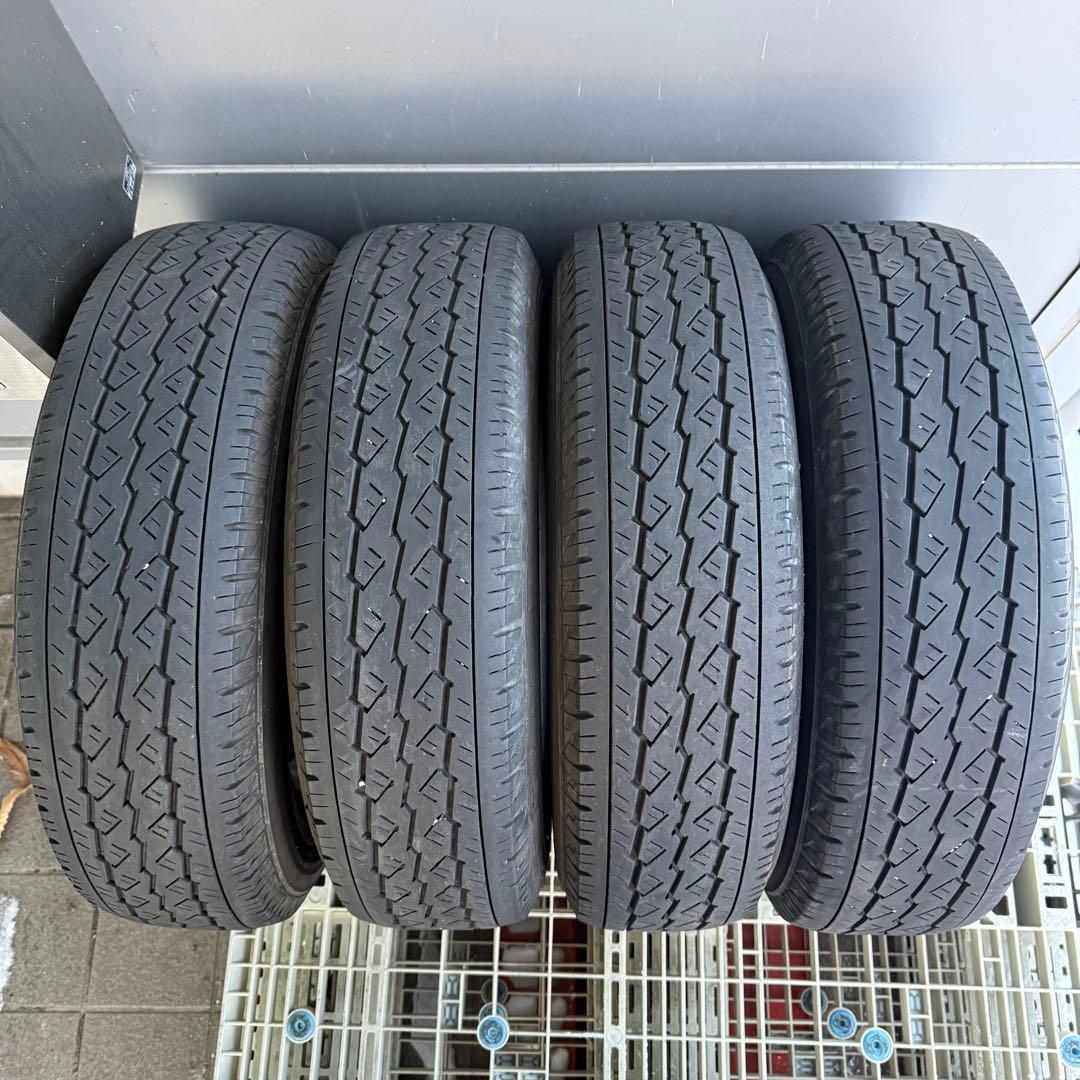 NV 350①195/80R15 107/105LTブリヂストン夏タイヤ