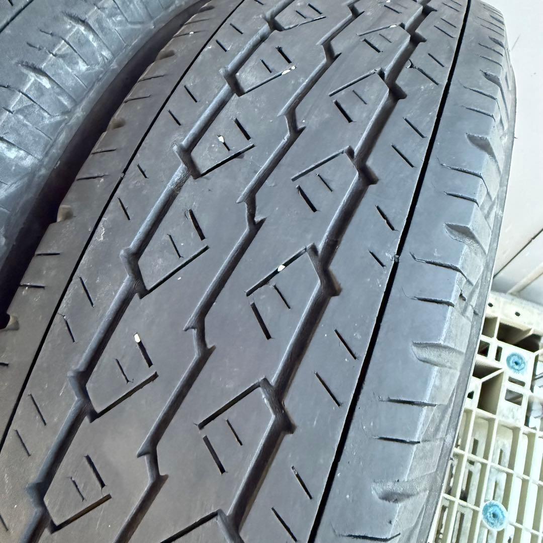 NV 350①195/80R15 107/105LTブリヂストン夏タイヤ