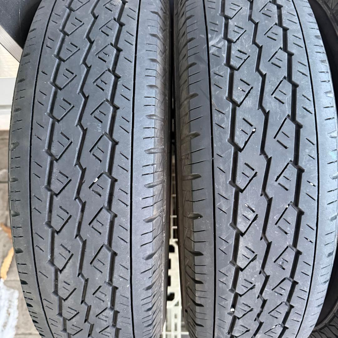 NV 350①195/80R15 107/105LTブリヂストン夏タイヤ
