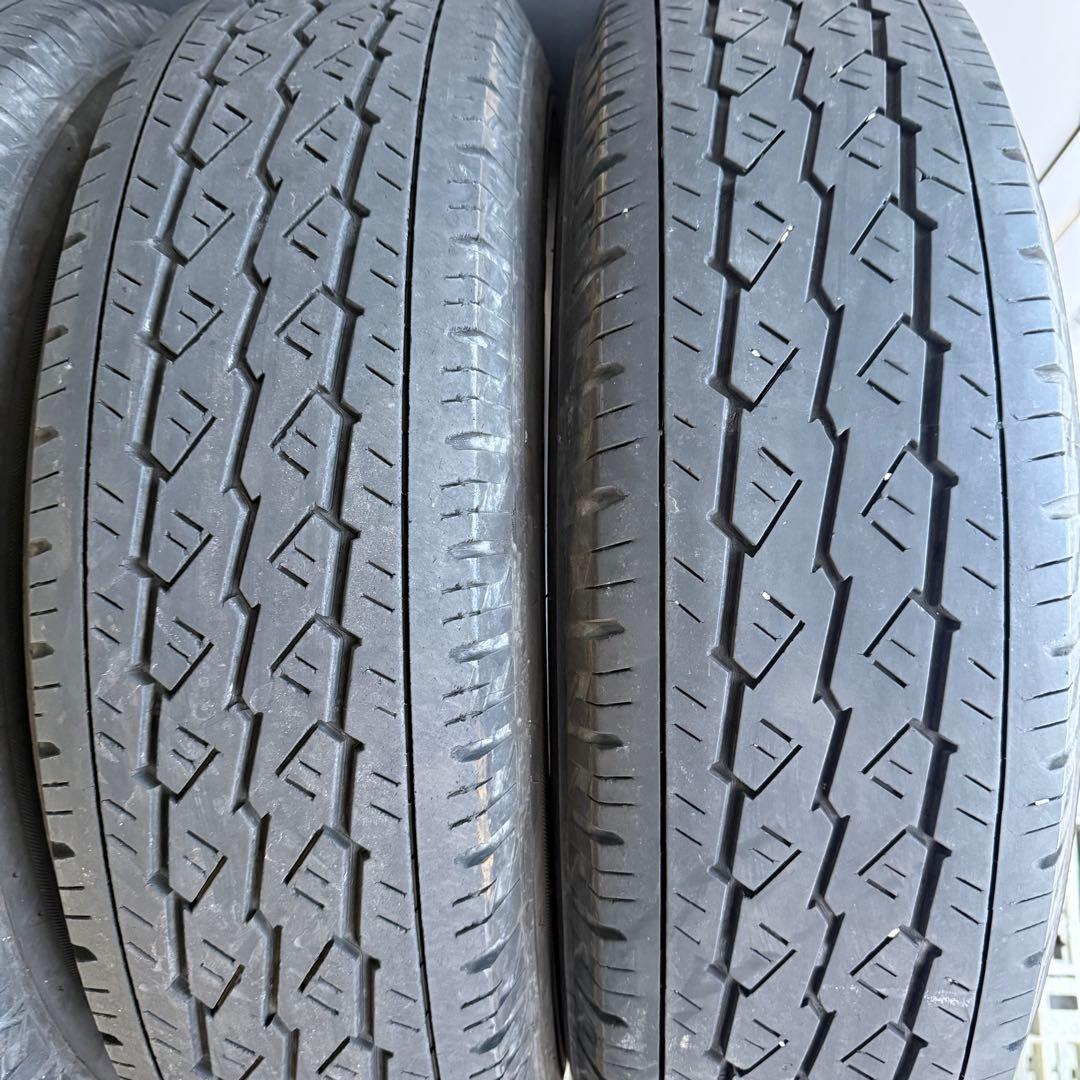 NV 350①195/80R15 107/105LTブリヂストン夏タイヤ