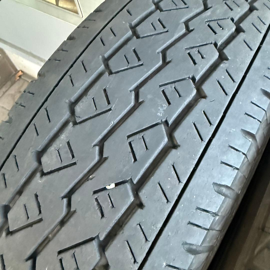 NV 350①195/80R15 107/105LTブリヂストン夏タイヤ