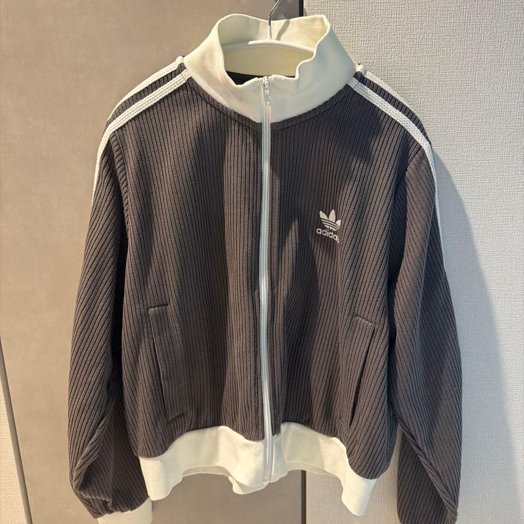 adidas グレー ジップアップジャージ